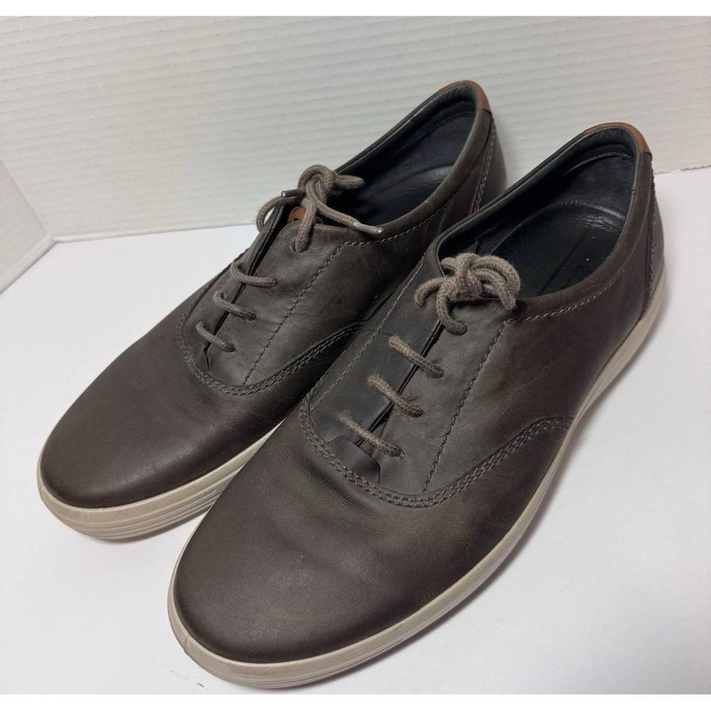 Ecco Soft 7 Sneaker Men's Size 10 classy Casual Sneakers Brown Leather comfort.